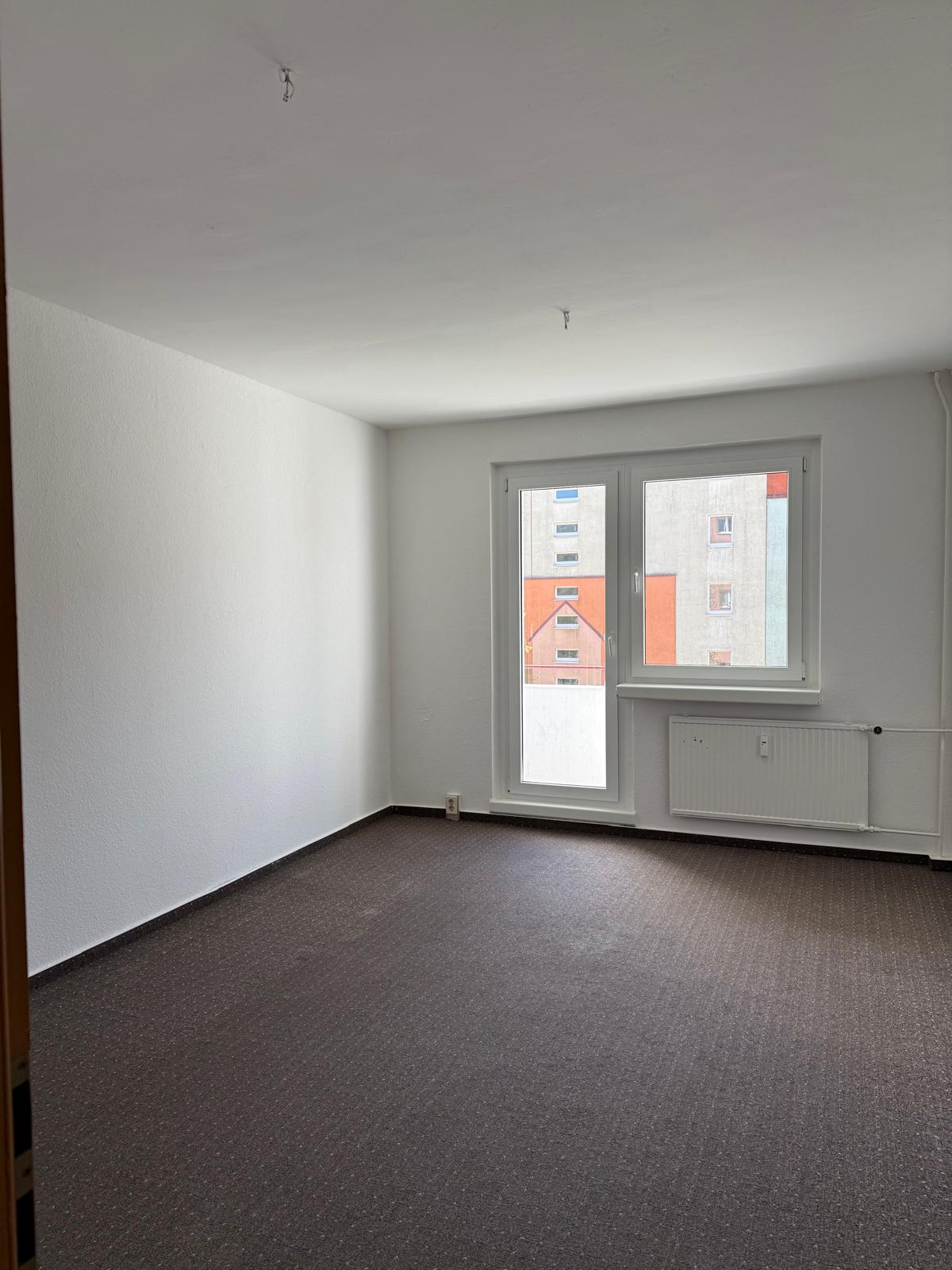 Schöne 4-Zimmerwohnung mit Balkon und EBK